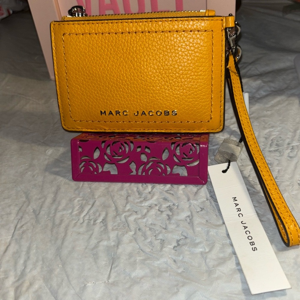 NWT Marc Jacobs card holder with silver hardware
